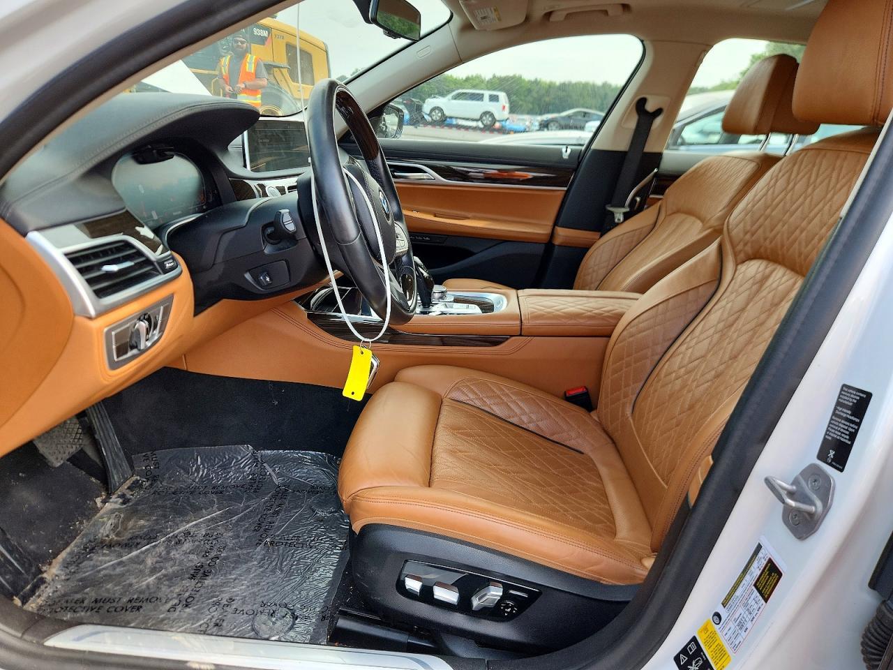 2021 BMW Seria 7 750i - zdjęcie 7