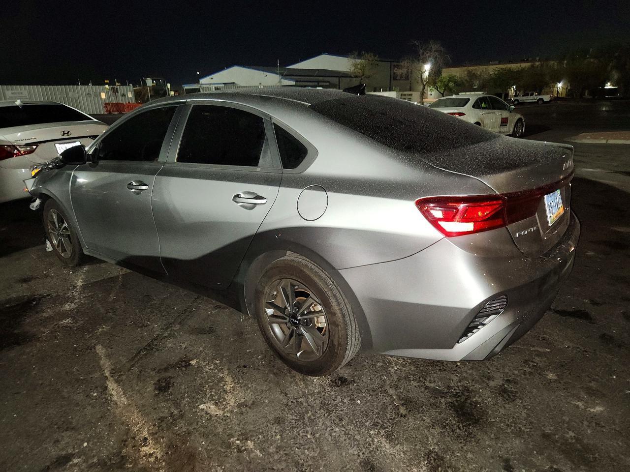 2023 Kia Forte Lxs - zdjęcie 2