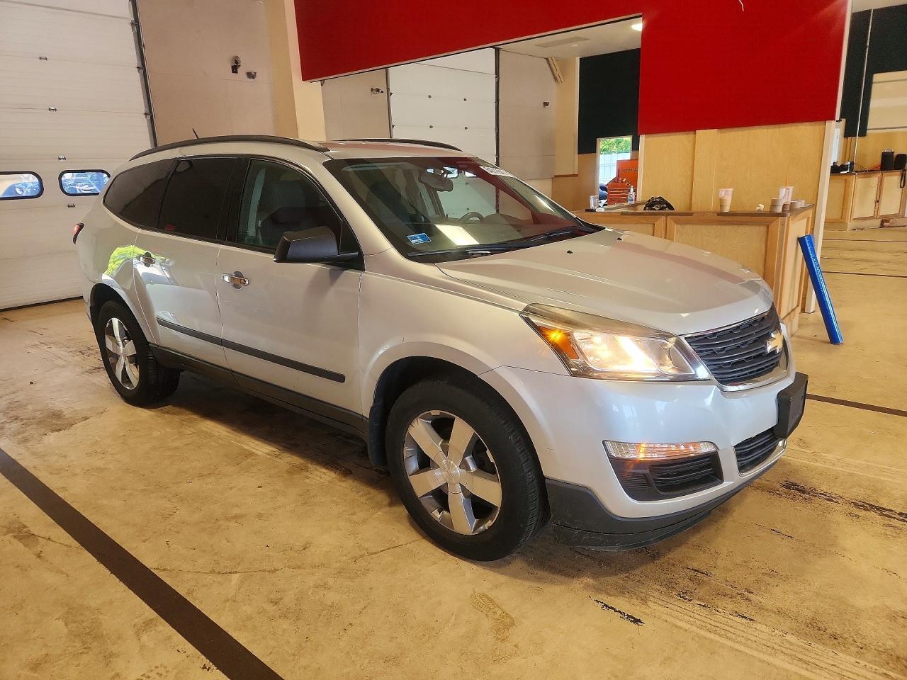 2017 Chevrolet Traverse Ls - zdjęcie 4