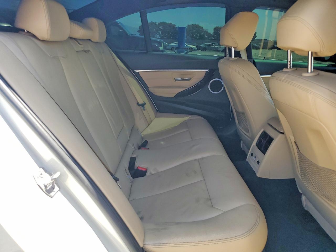 2017 BMW Seria 3 330i - zdjęcie 10