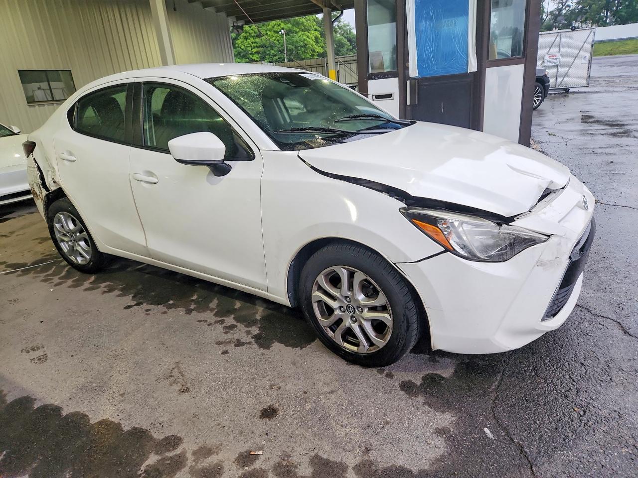 2018 Toyota Yaris Ia Base - zdjęcie 4