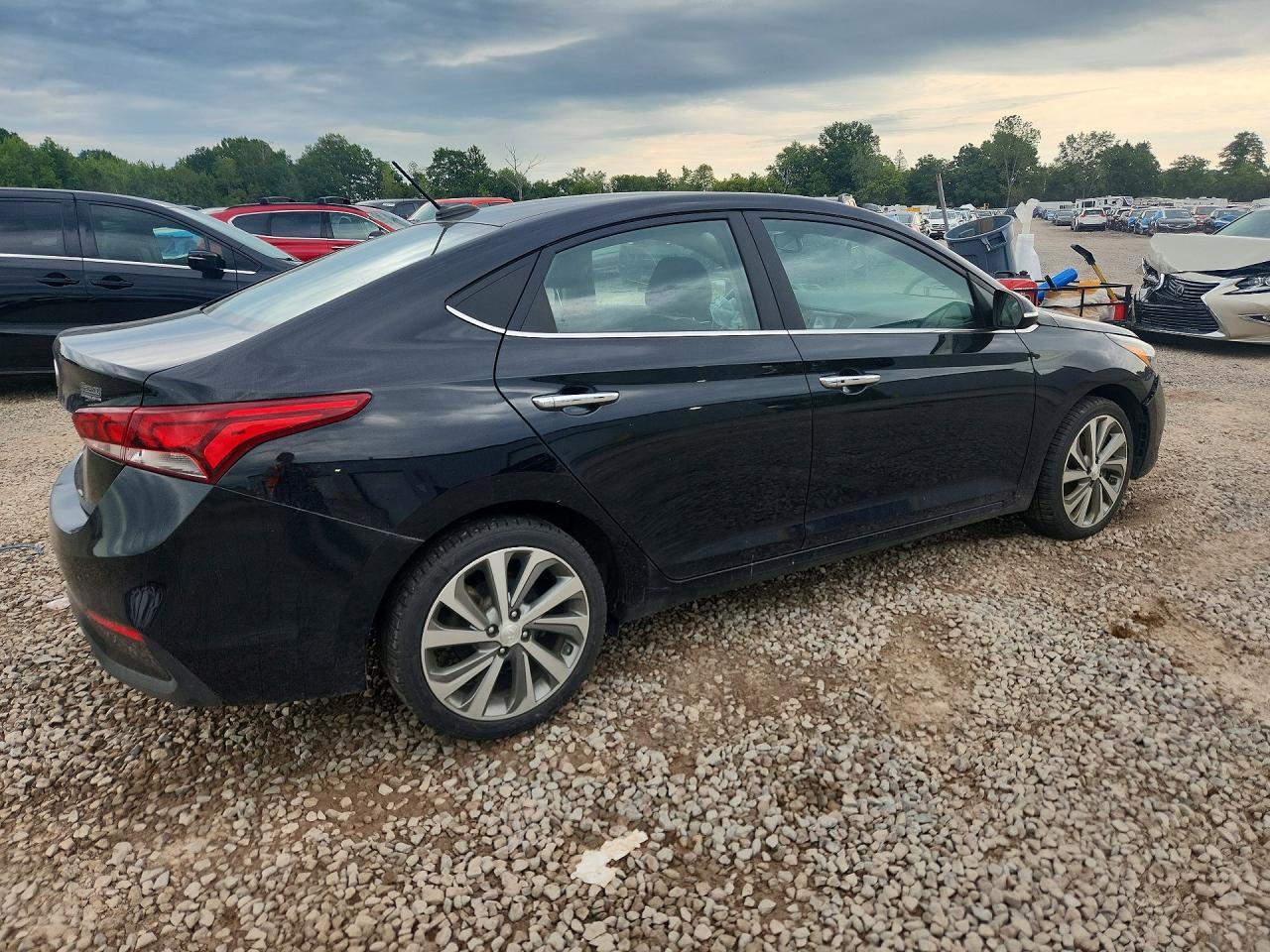 2022 Hyundai Accent Limited - zdjęcie 3