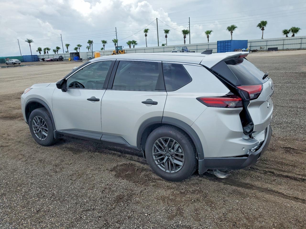 2025 Nissan Rogue S - zdjęcie 2
