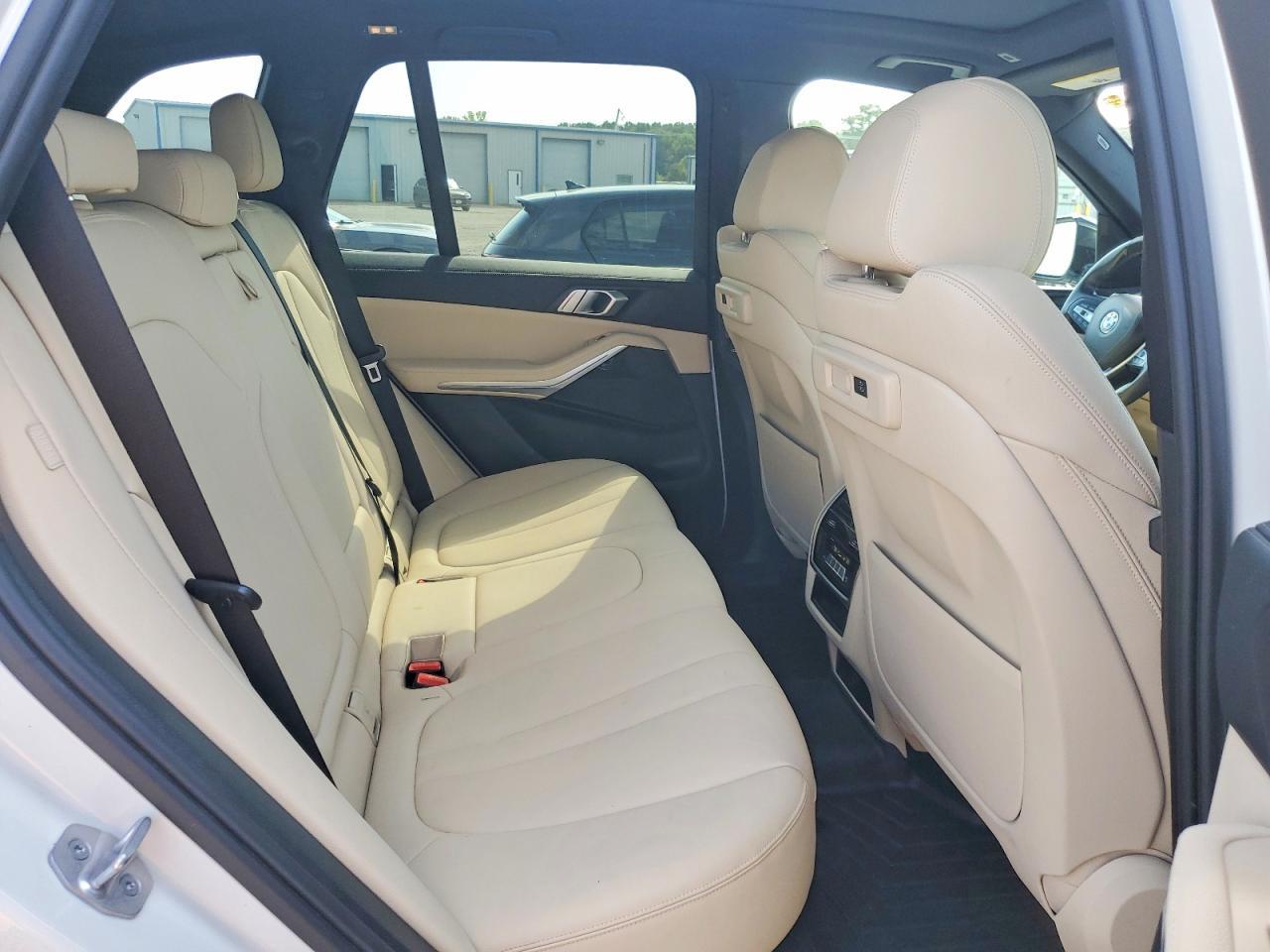 2021 BMW X5 xDrive40I - zdjęcie 11