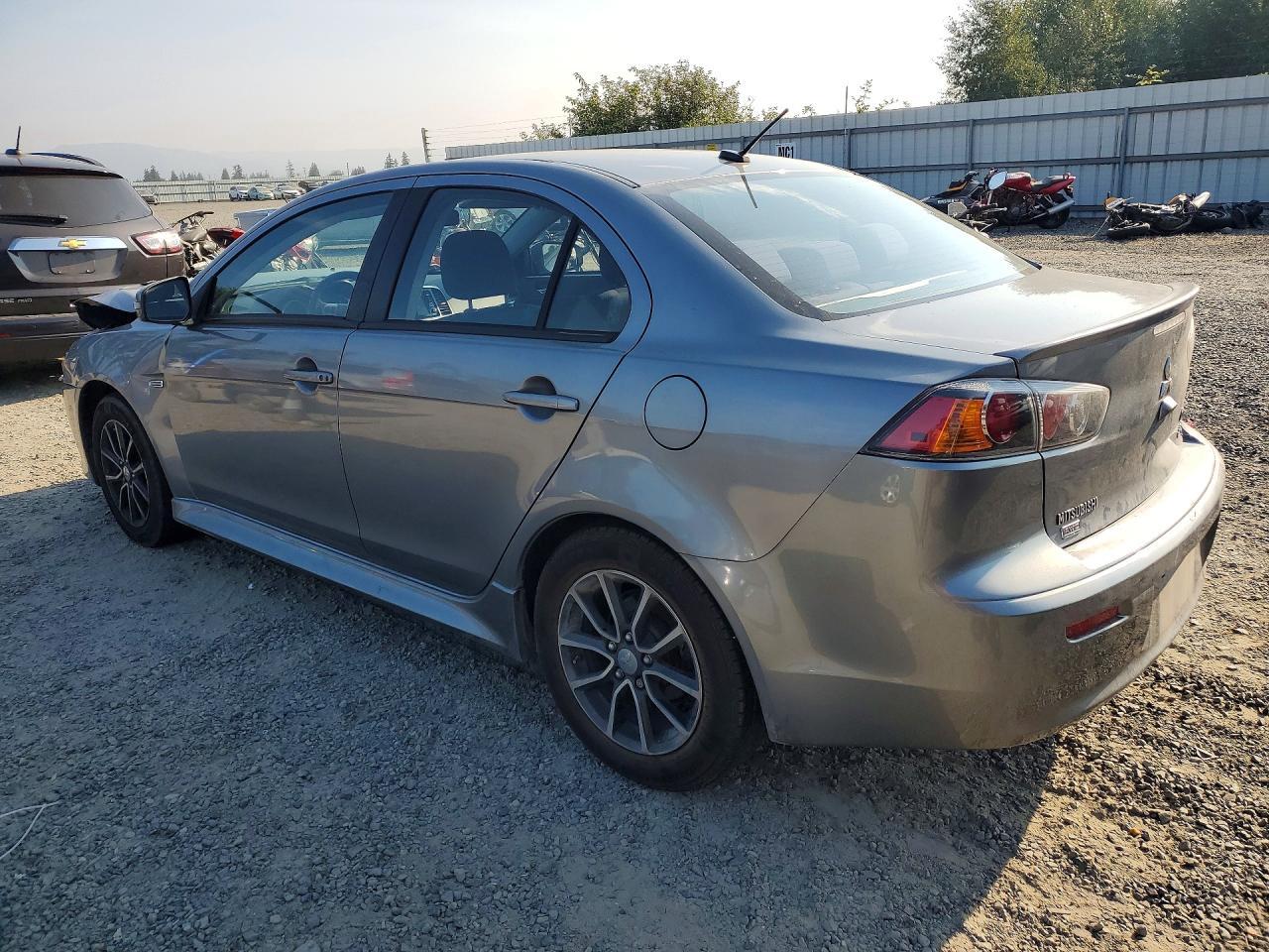 2016 Mitsubishi Lancer Es - zdjęcie 2
