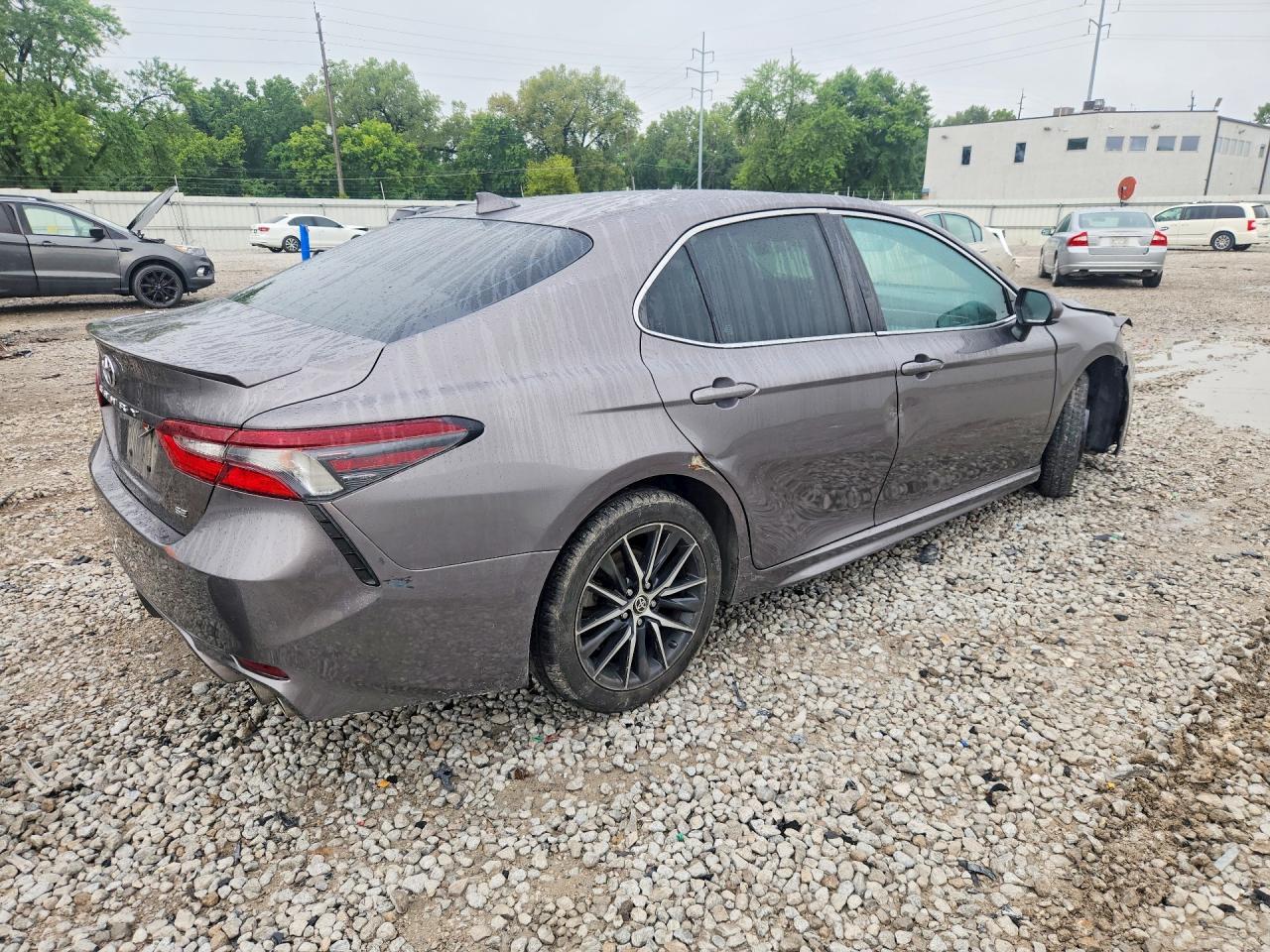 2021 Toyota Camry Se - zdjęcie 3