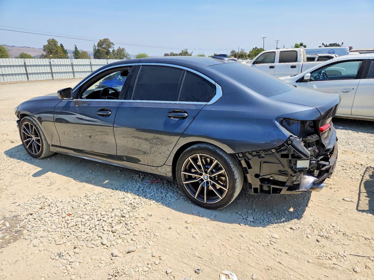 2020 BMW 330I - zdjęcie 2