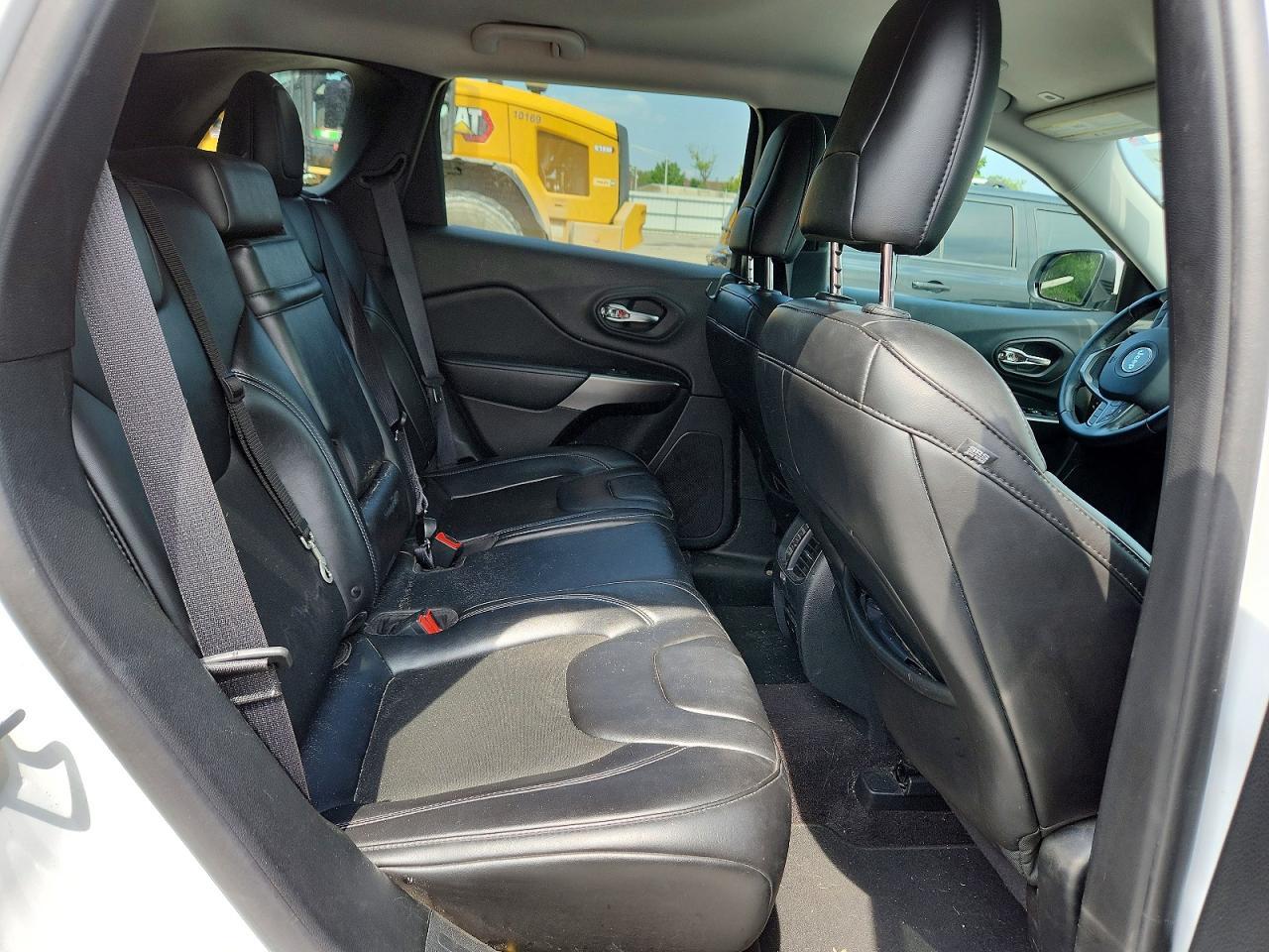 2019 Jeep Cherokee Latitude Plus - zdjęcie 11