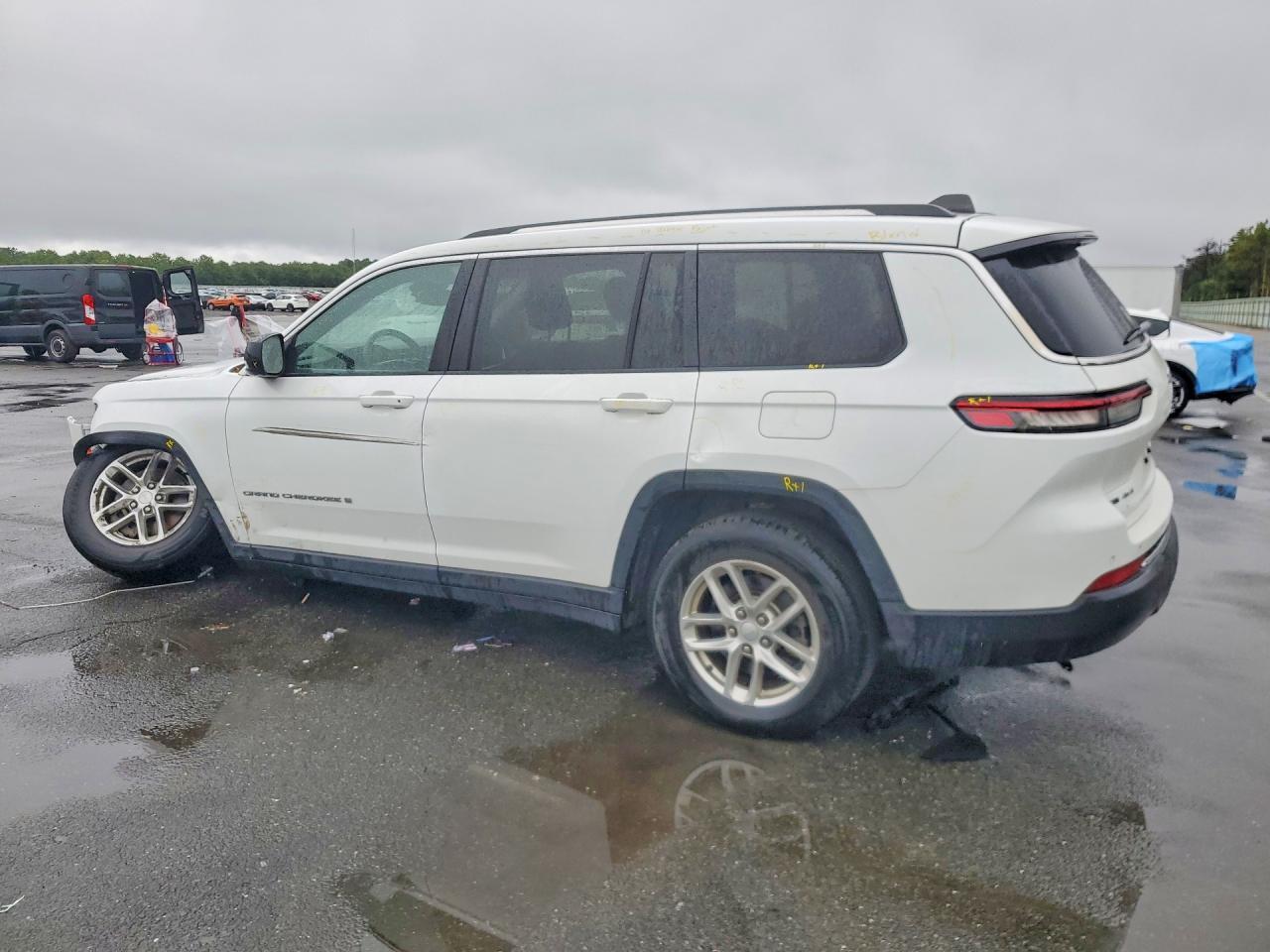 2021 Jeep Grand Cherokee L Laredo - zdjęcie 2