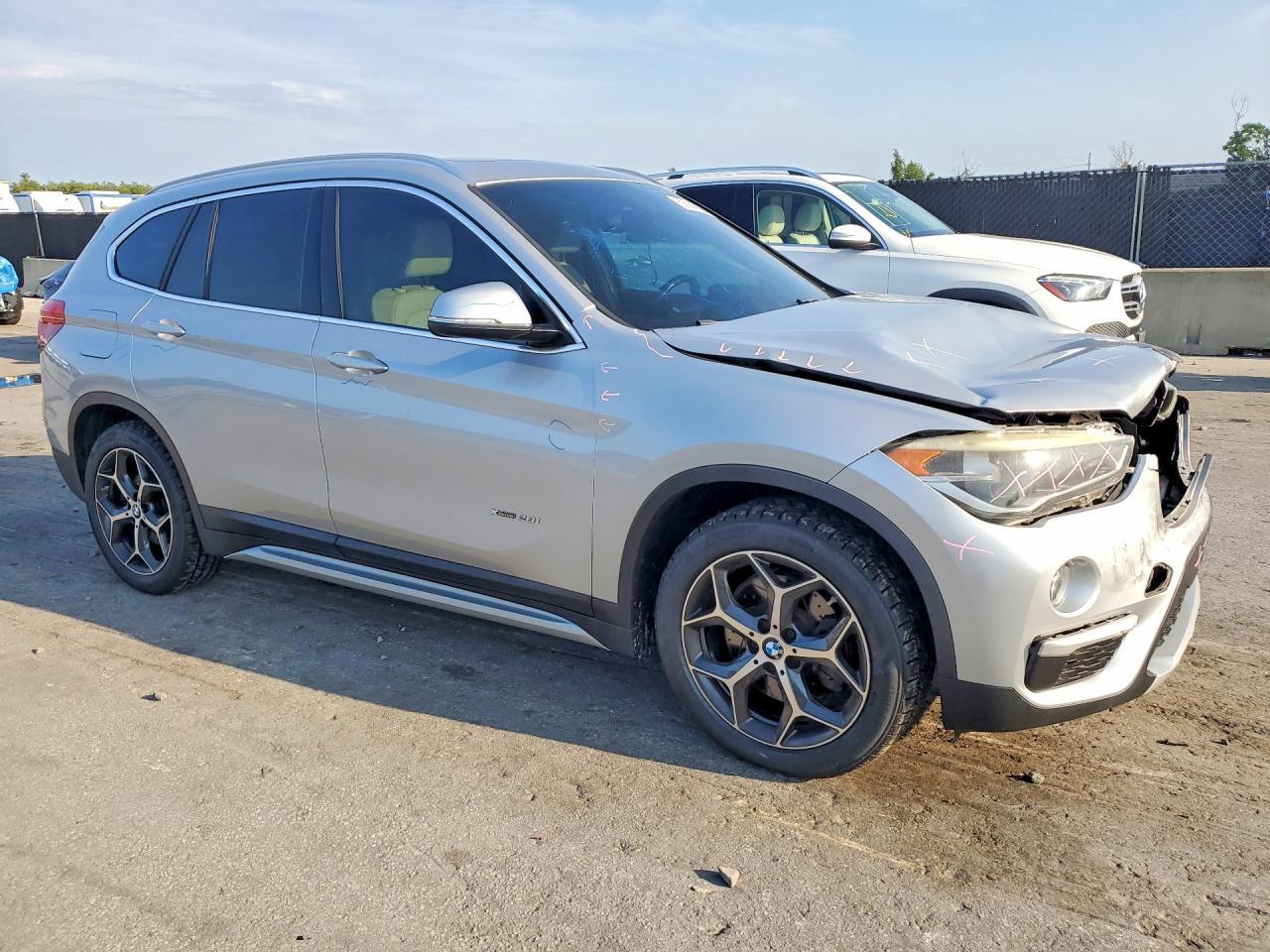 2017 BMW X1 xDrive28I - zdjęcie 4
