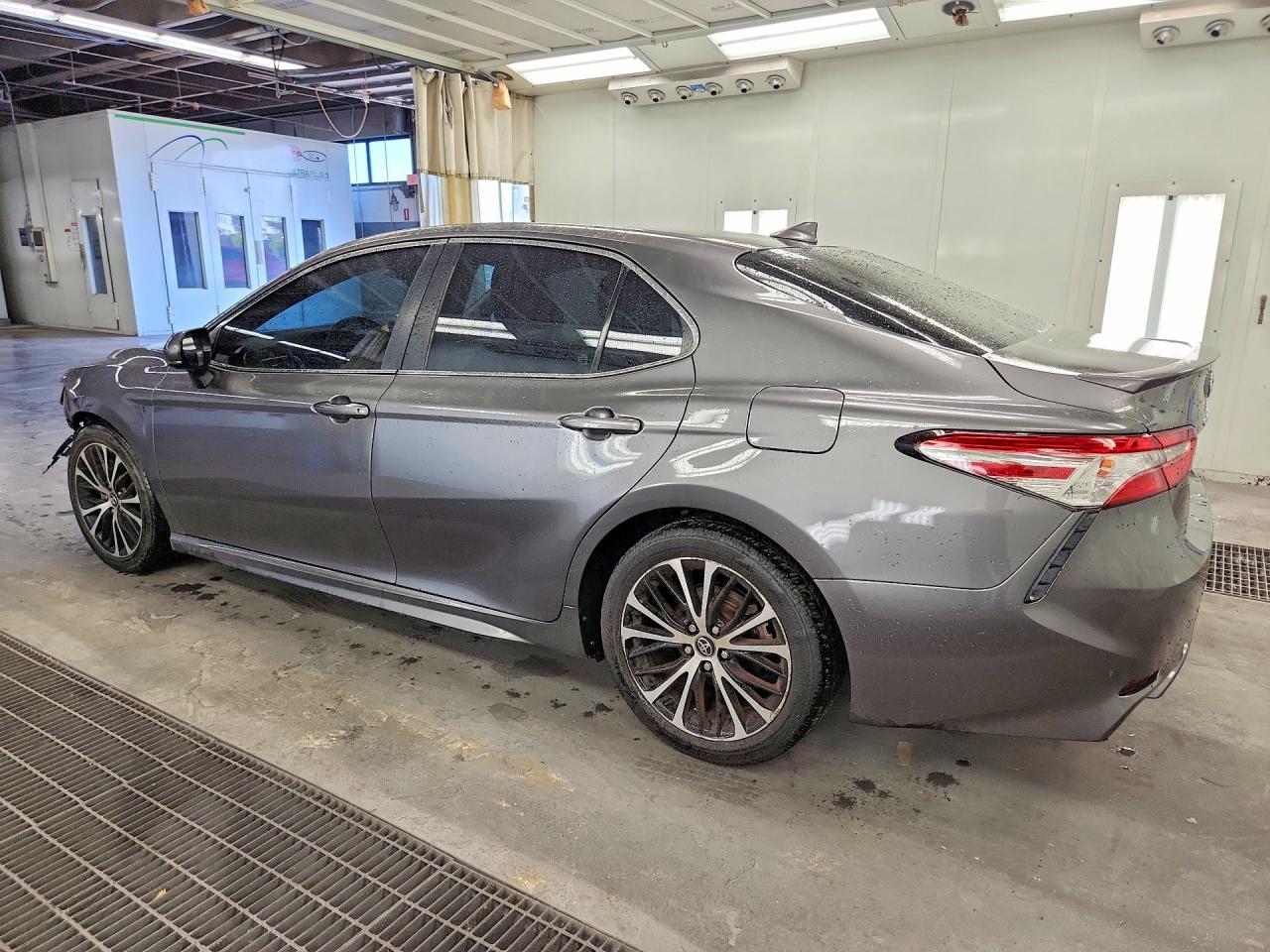 2020 Toyota Camry Se - zdjęcie 2