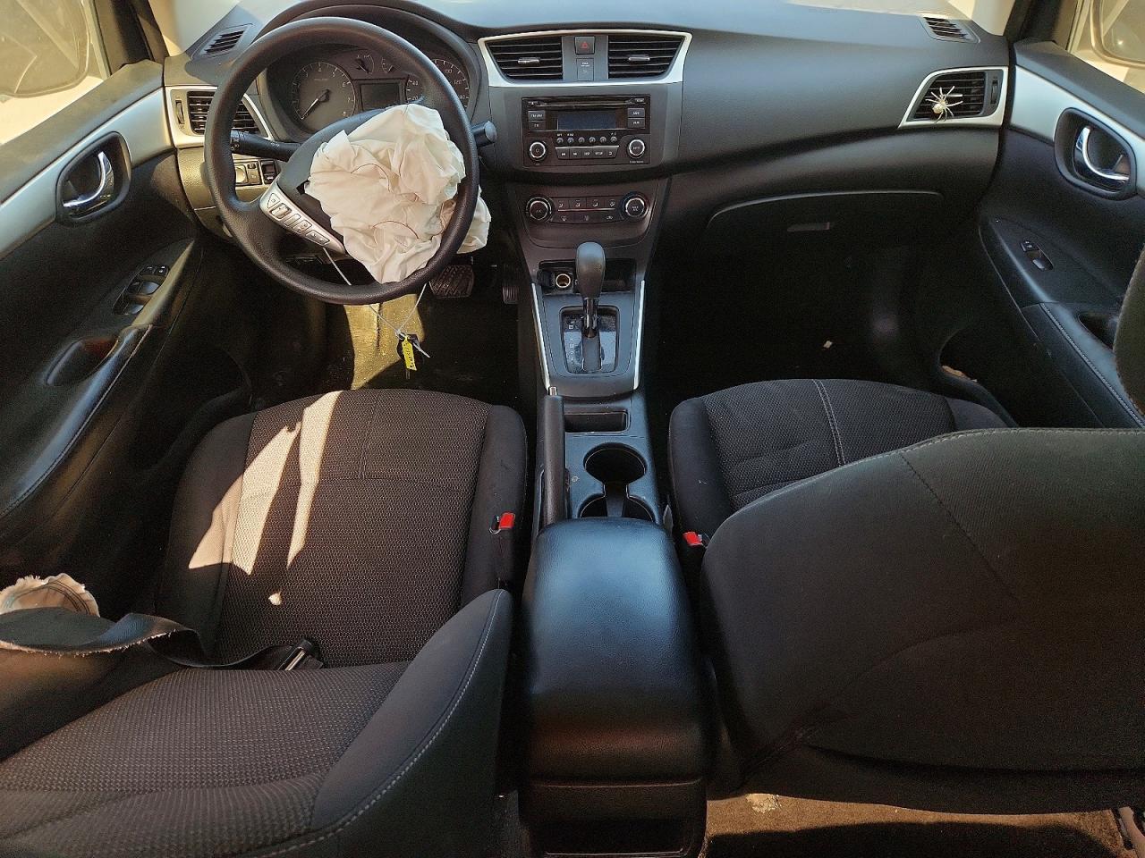 2016 Nissan Sentra S - zdjęcie 8