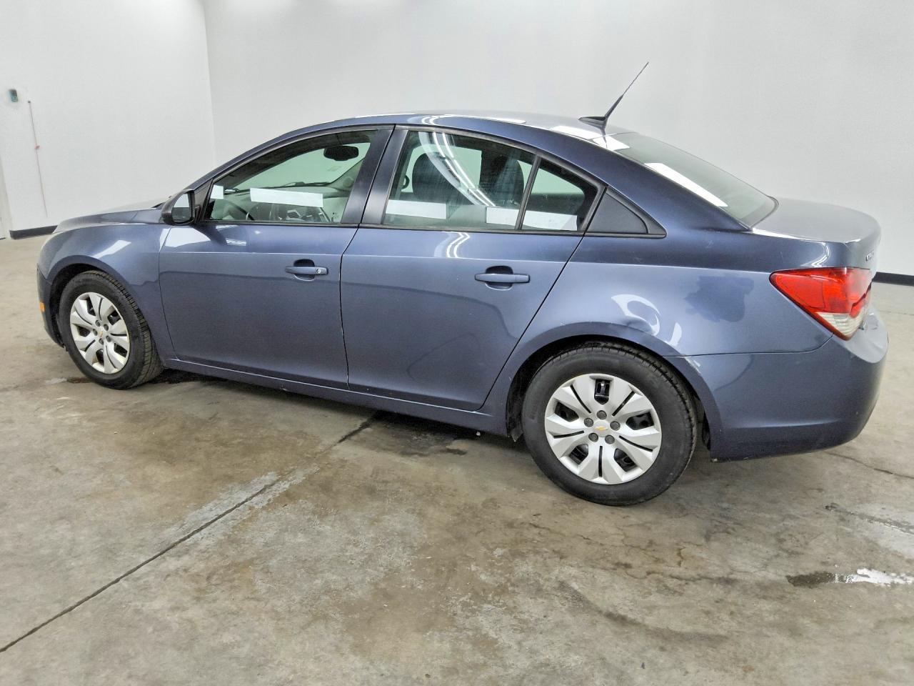 2013 Chevrolet Cruze Ls - zdjęcie 2