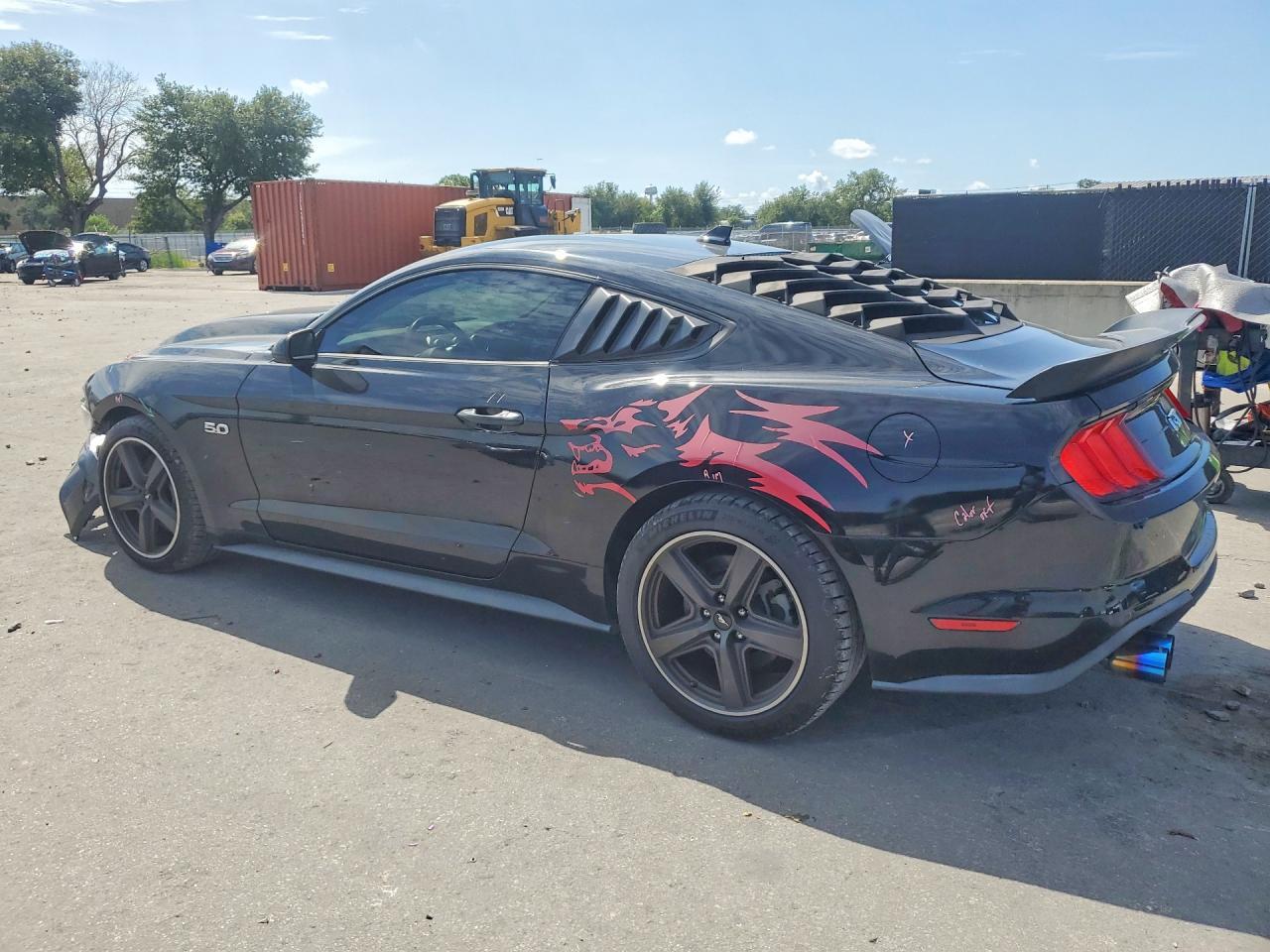 2021 Ford Mustang Gt - zdjęcie 2