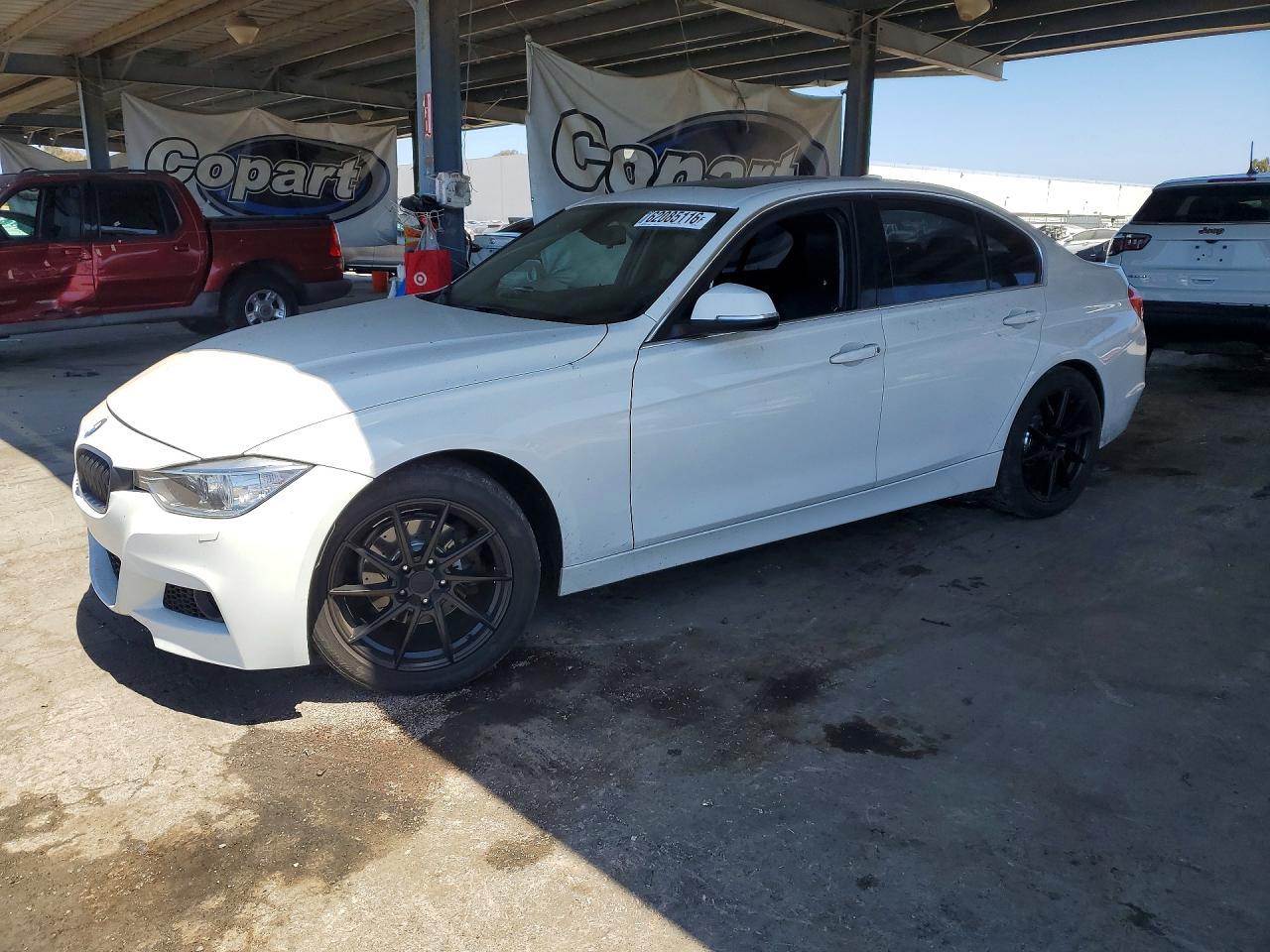 2013 BMW Seria 3 328i - zdjęcie główne