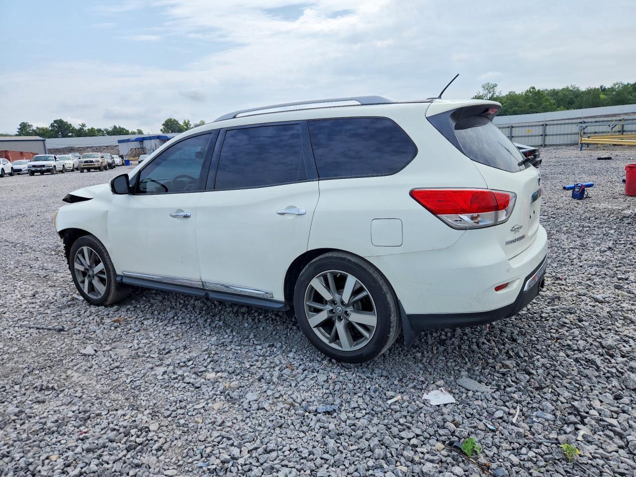 2014 Nissan Pathfinder S - zdjęcie 2