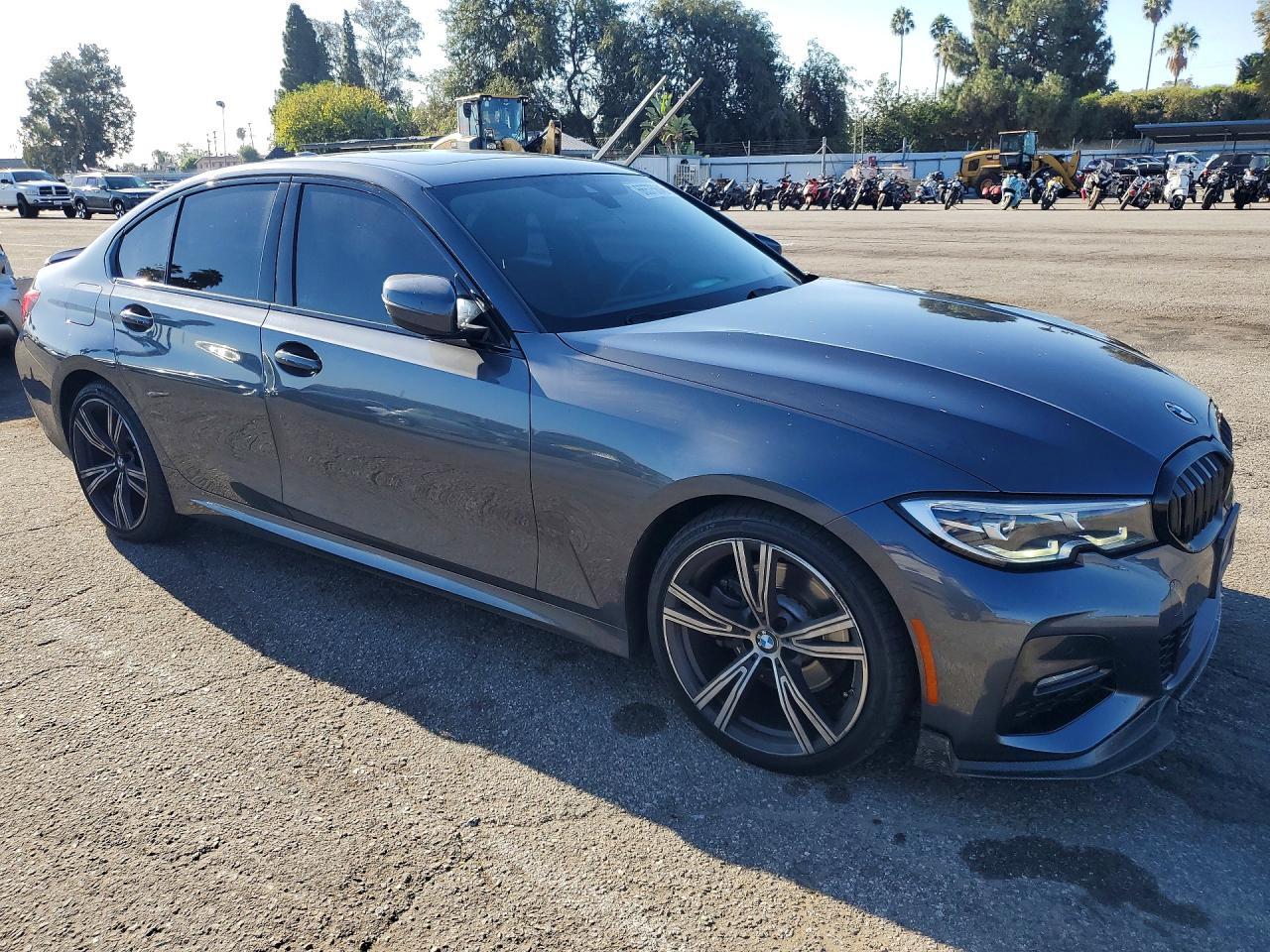 2019 BMW Seria 3 330i - zdjęcie 4