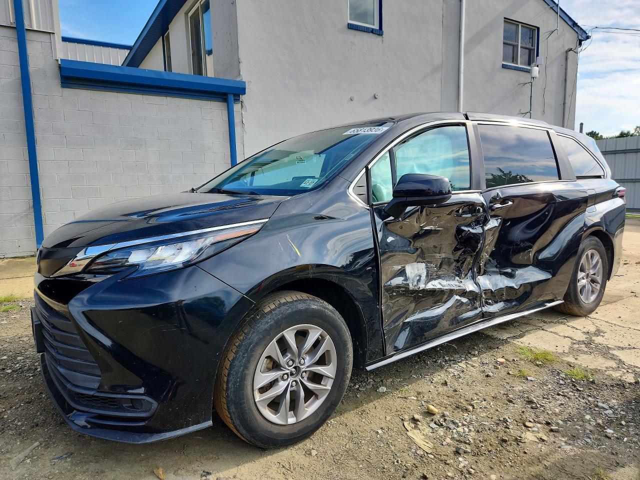 2022 Toyota Sienna Le - zdjęcie główne