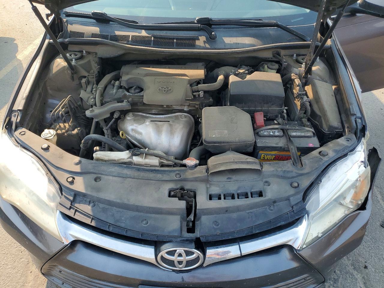 2016 Toyota Camry Le - zdjęcie 11