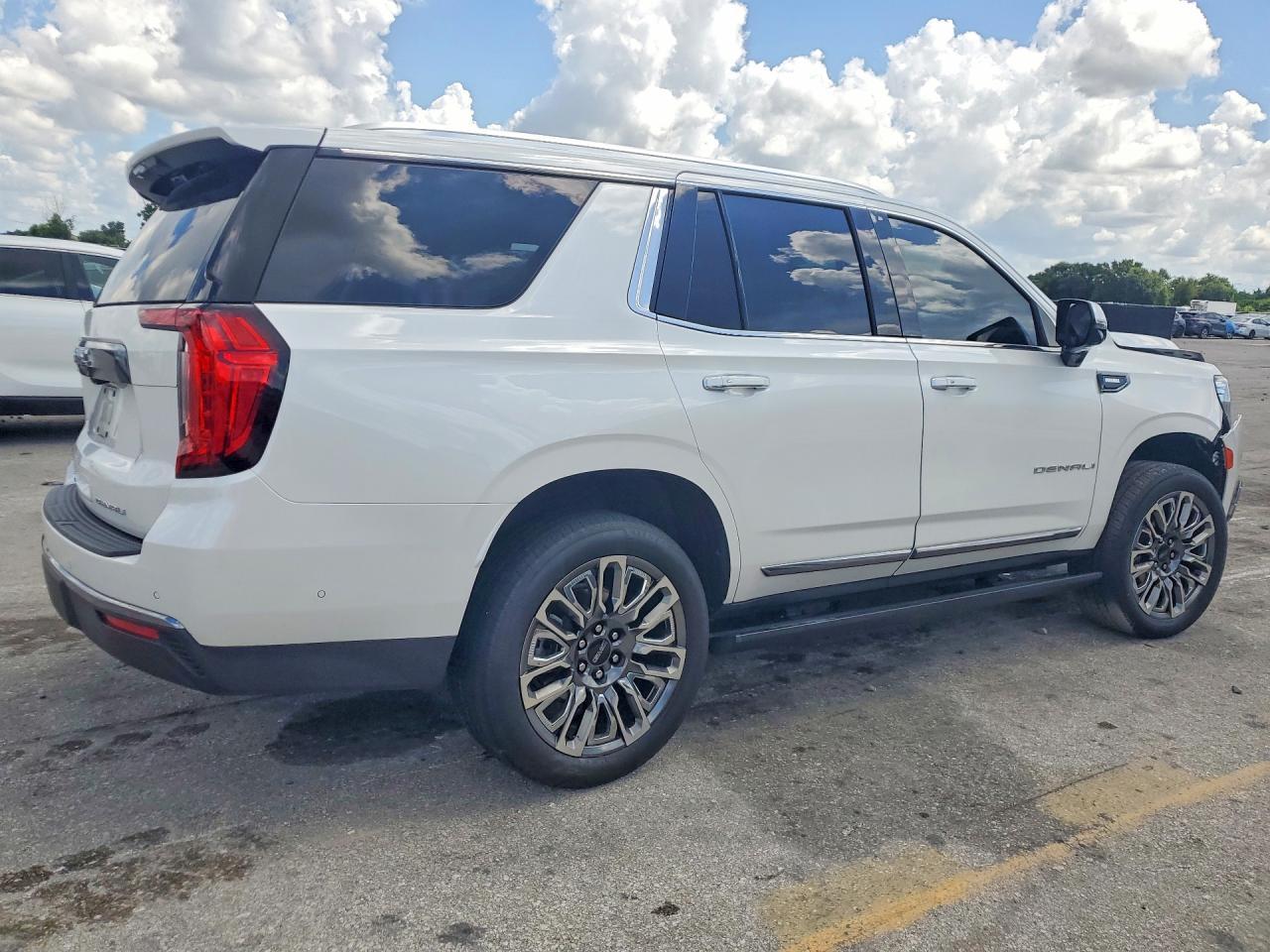 2024 GMC Yukon Denali Ultimate - zdjęcie 3
