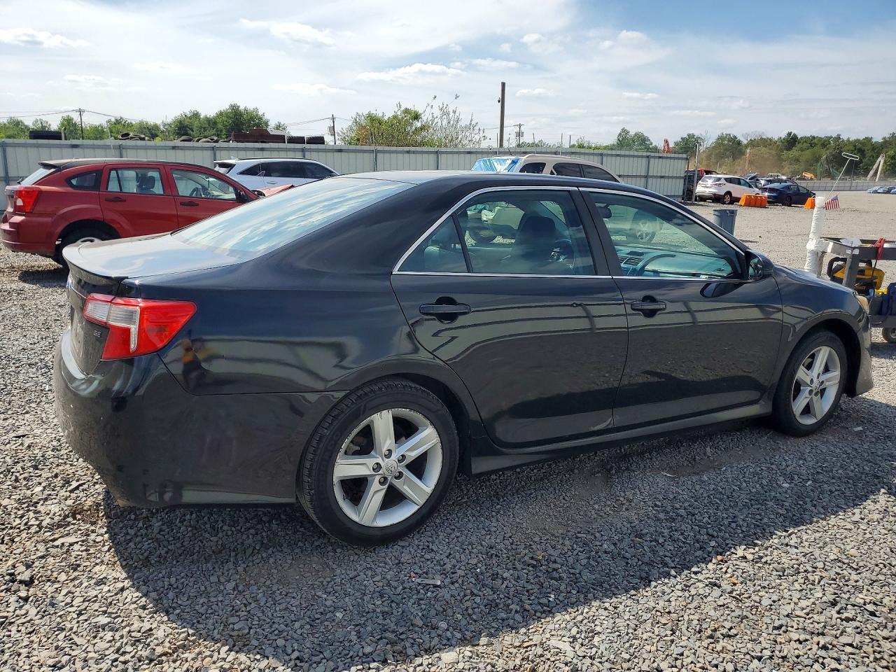 2014 Toyota Camry Se - zdjęcie 3
