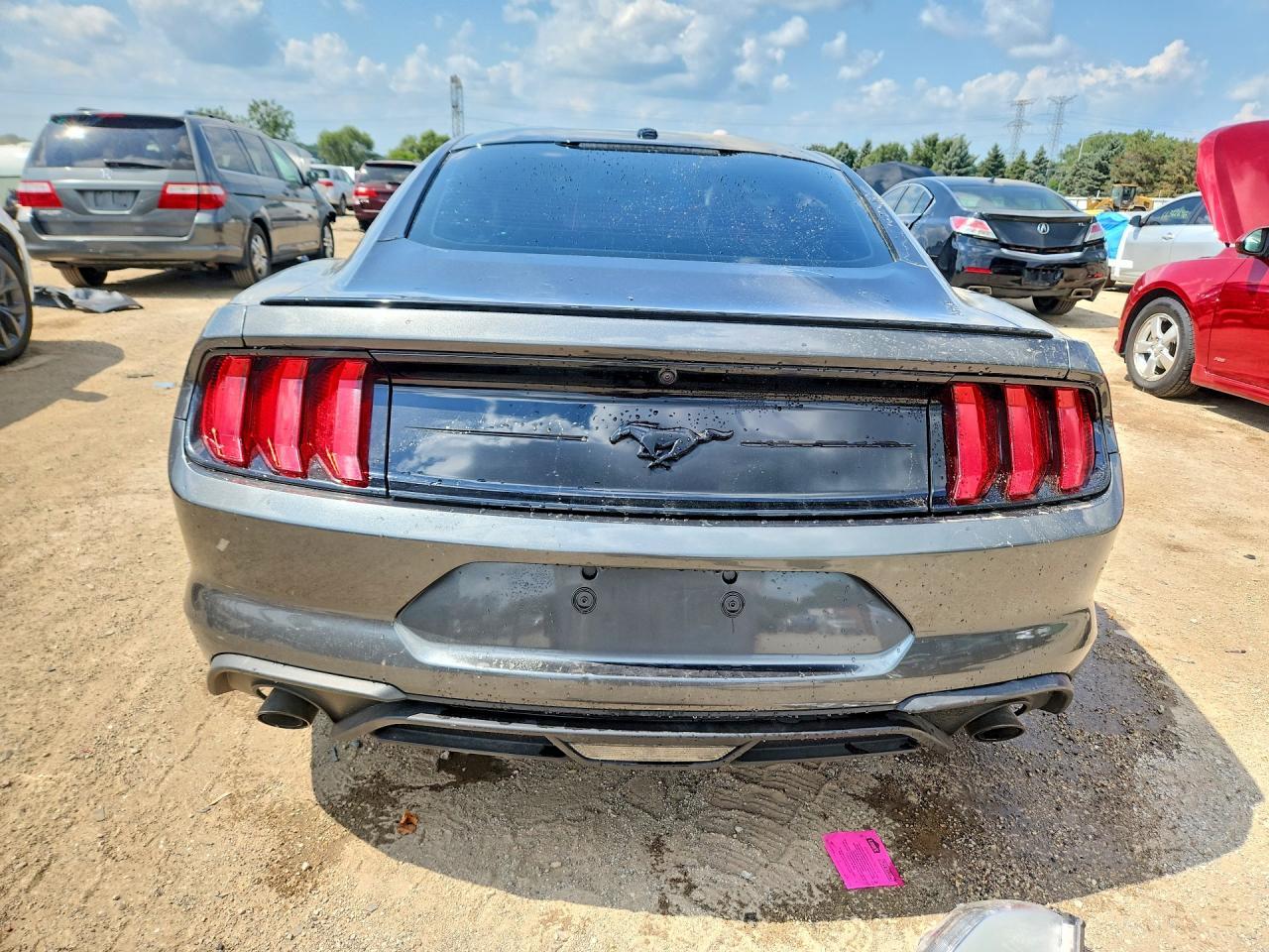 2020 Ford Mustang - zdjęcie 6