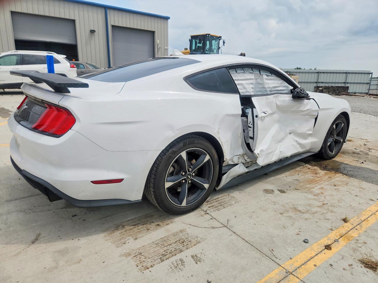 2020 Ford Mustang - zdjęcie 3