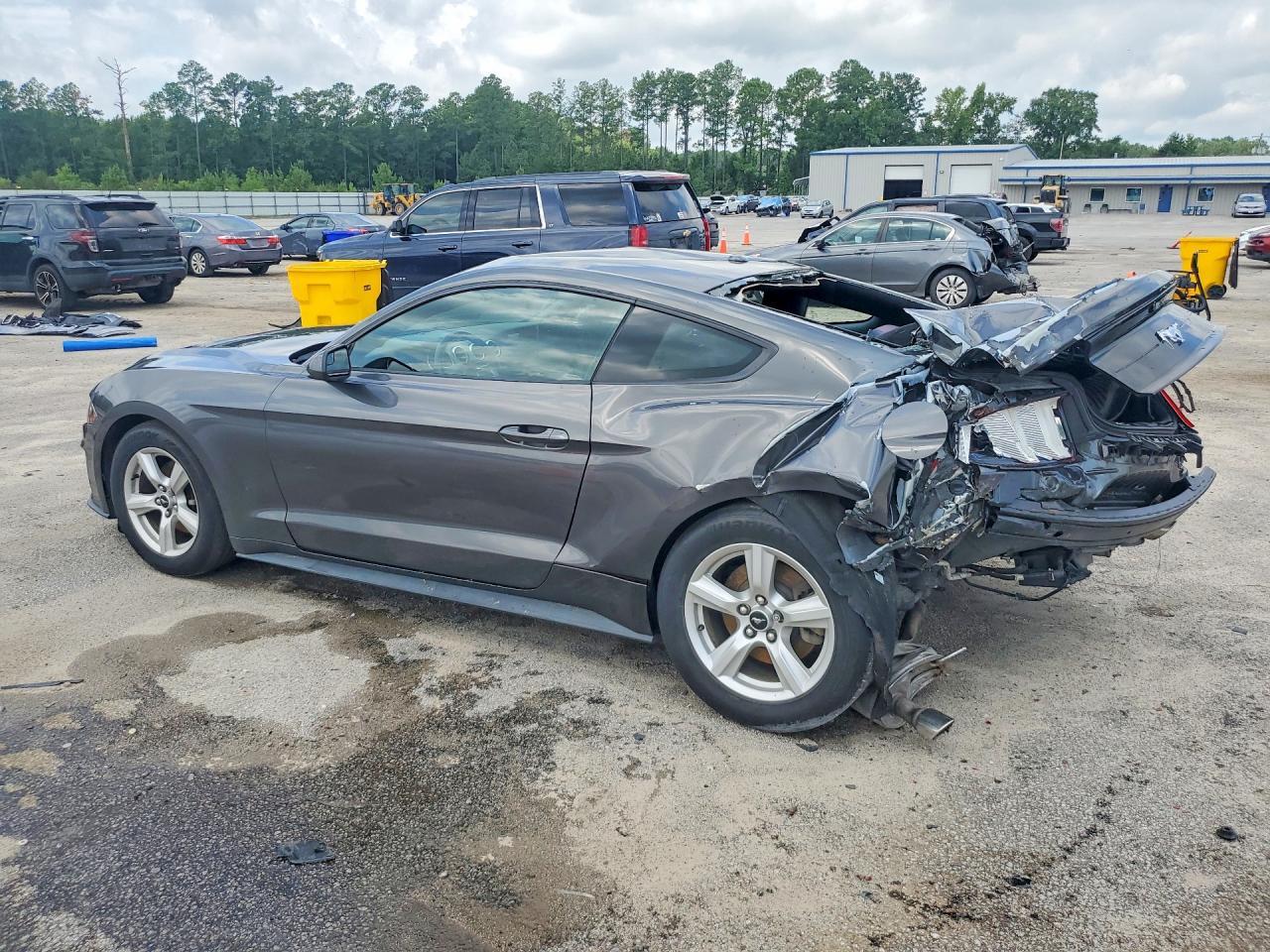 2019 Ford Mustang - zdjęcie 2
