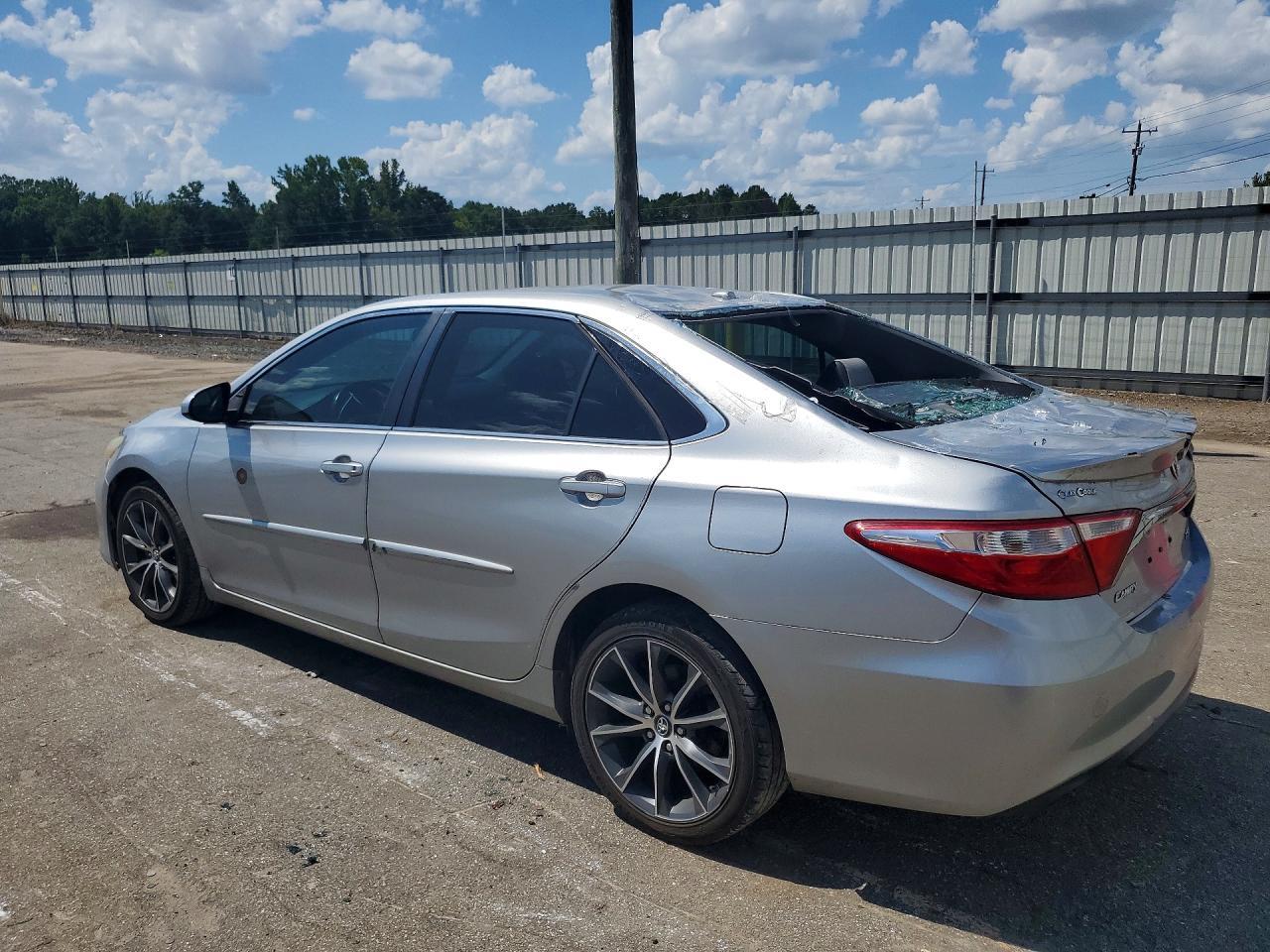 2016 Toyota Camry Xse - zdjęcie 2