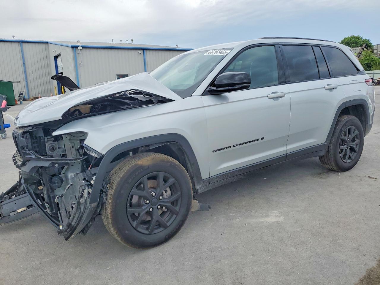 2025 Jeep Grand Cherokee Laredo - zdjęcie główne