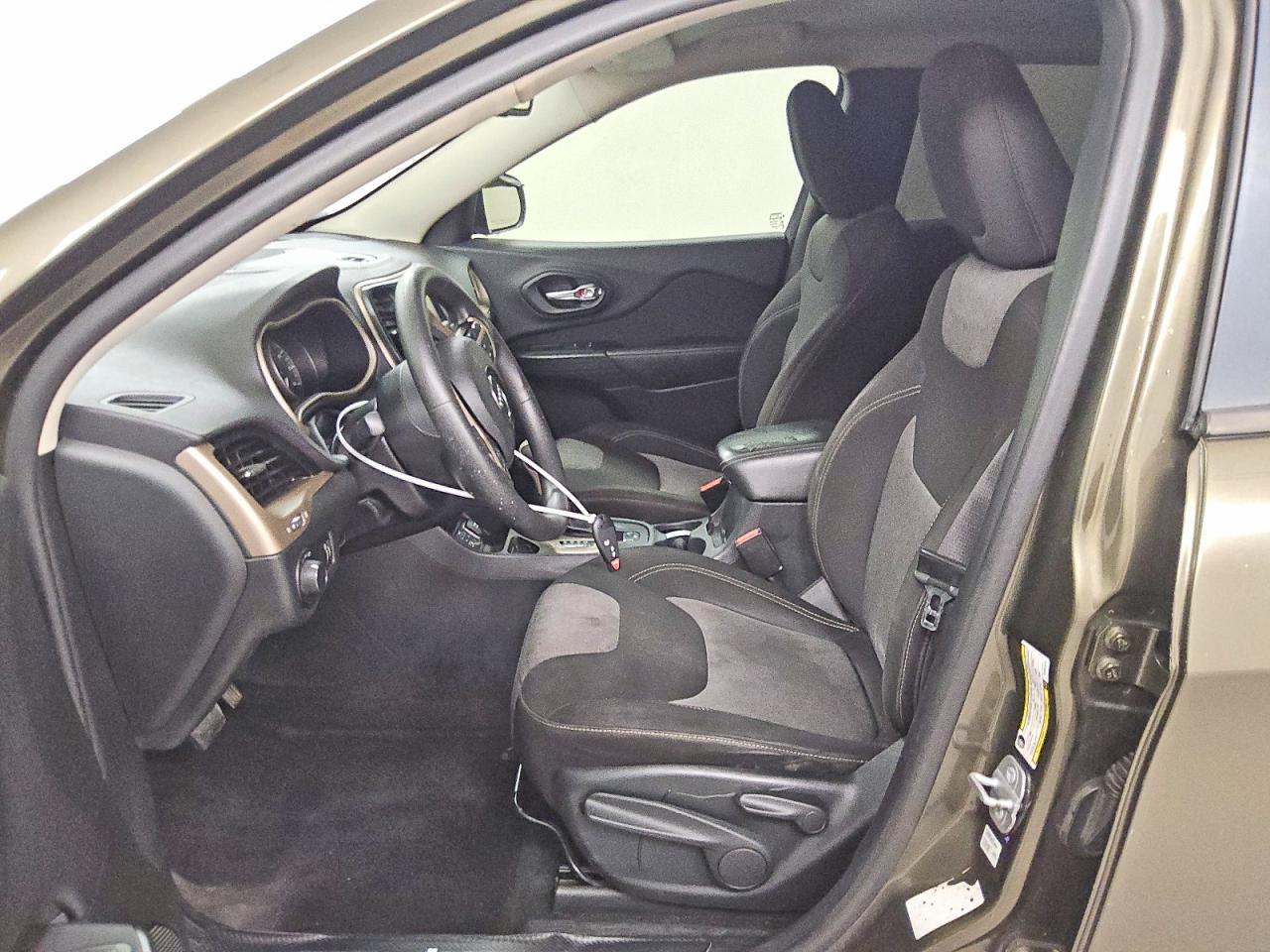 2014 Jeep Cherokee Sport - zdjęcie 7