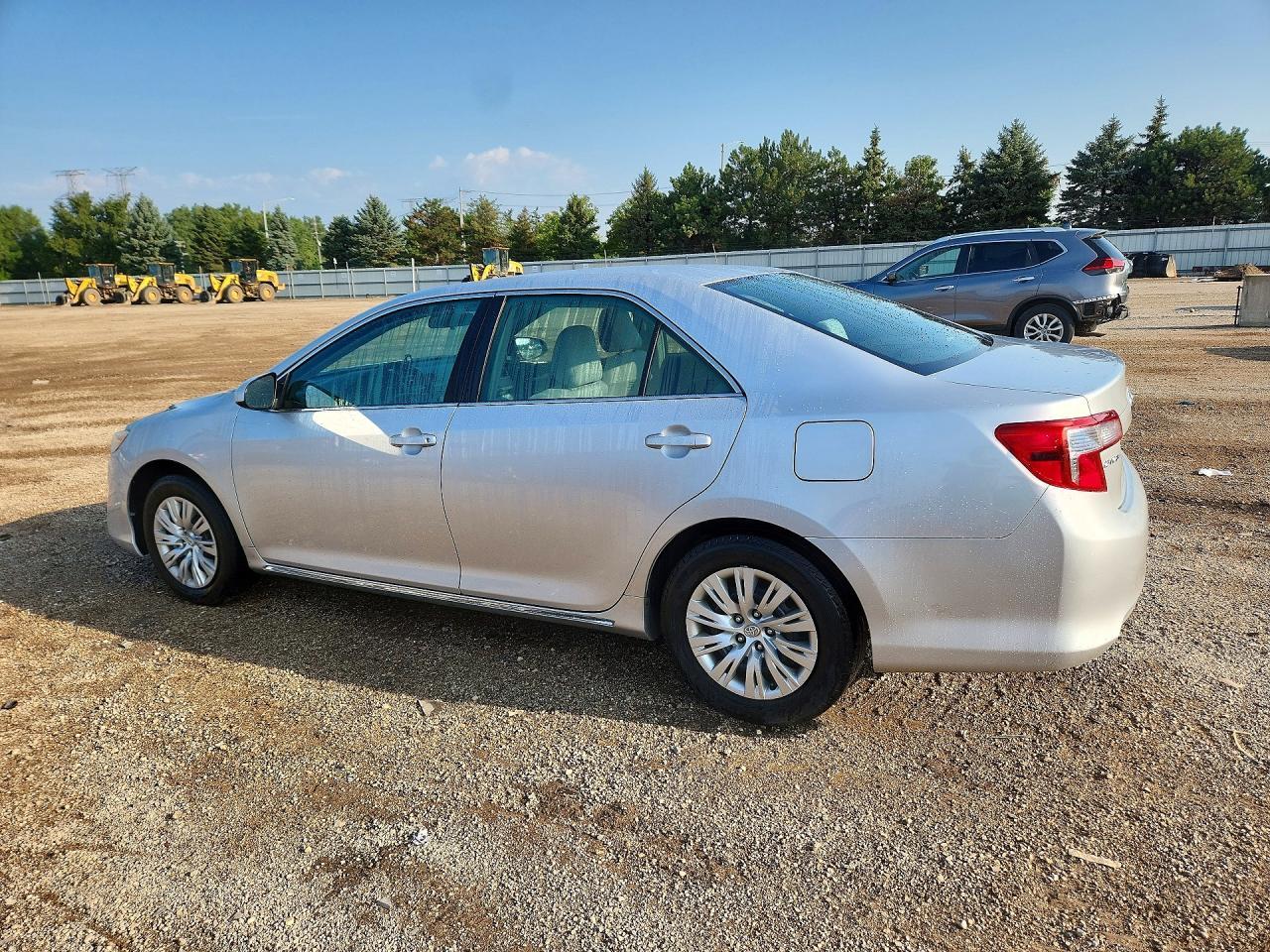 2013 Toyota Camry Le - zdjęcie 2
