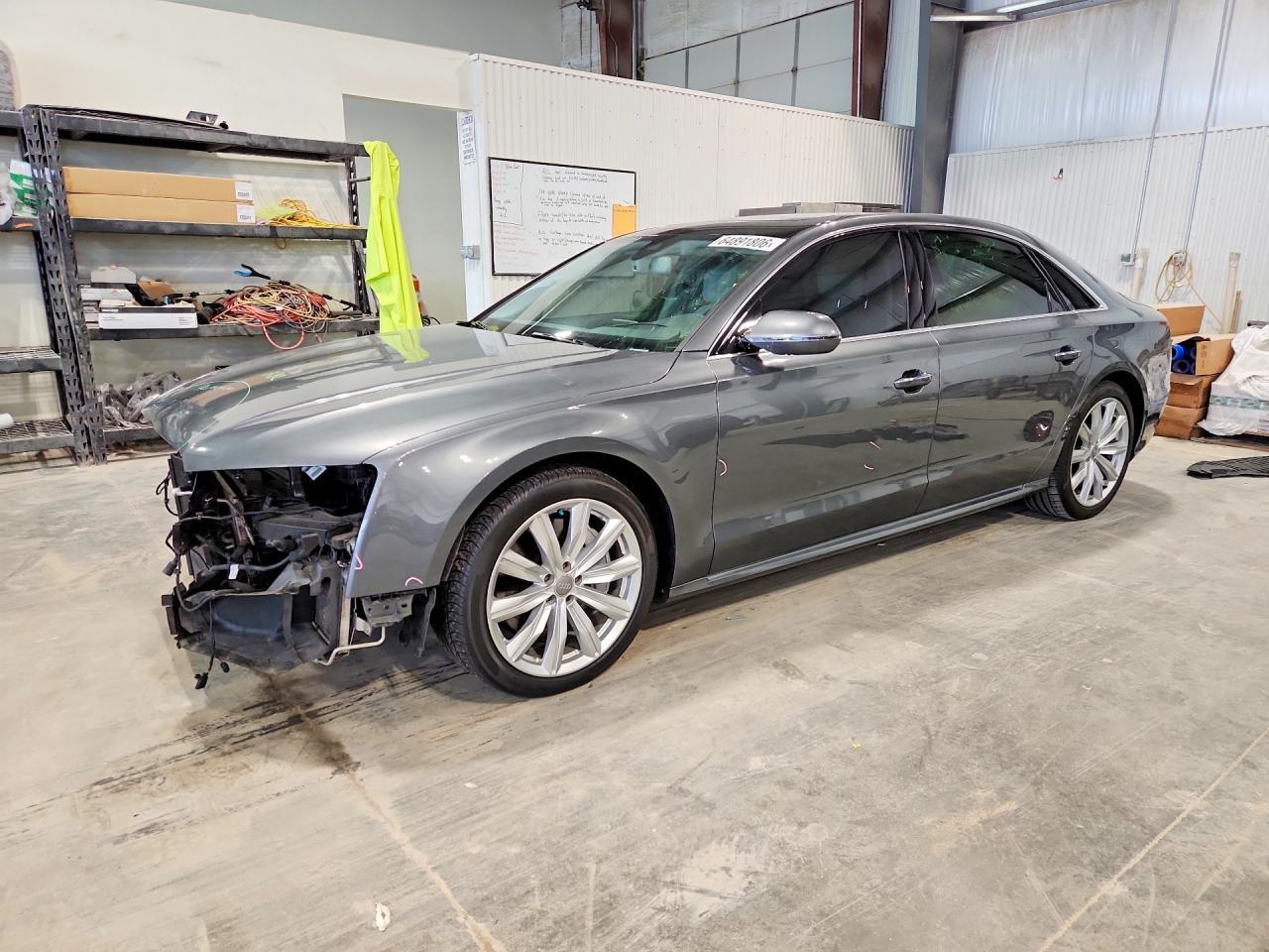 Audi A8 - zdjęcie 1