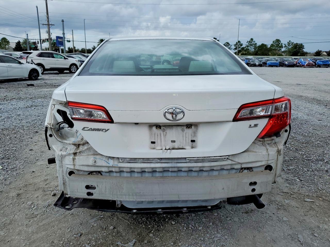 2014 Toyota Camry Le - zdjęcie 6