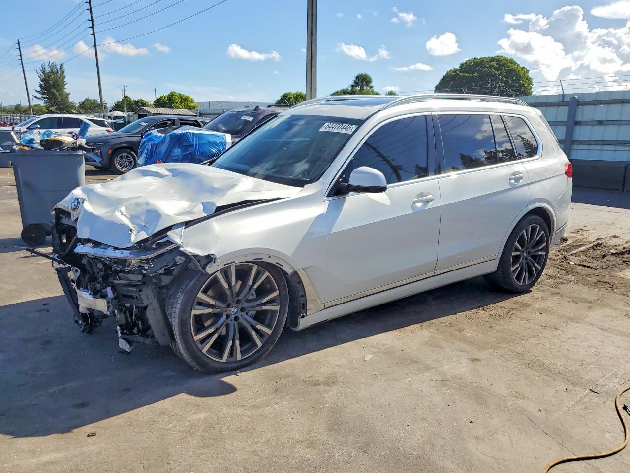 2022 BMW X7 xDrive40I - zdjęcie główne