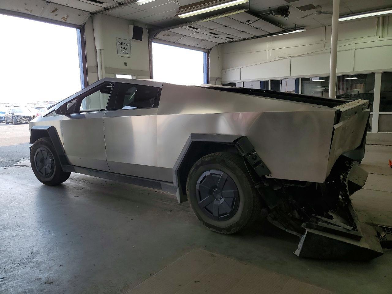 2026 Tesla Cybertruck - zdjęcie 2