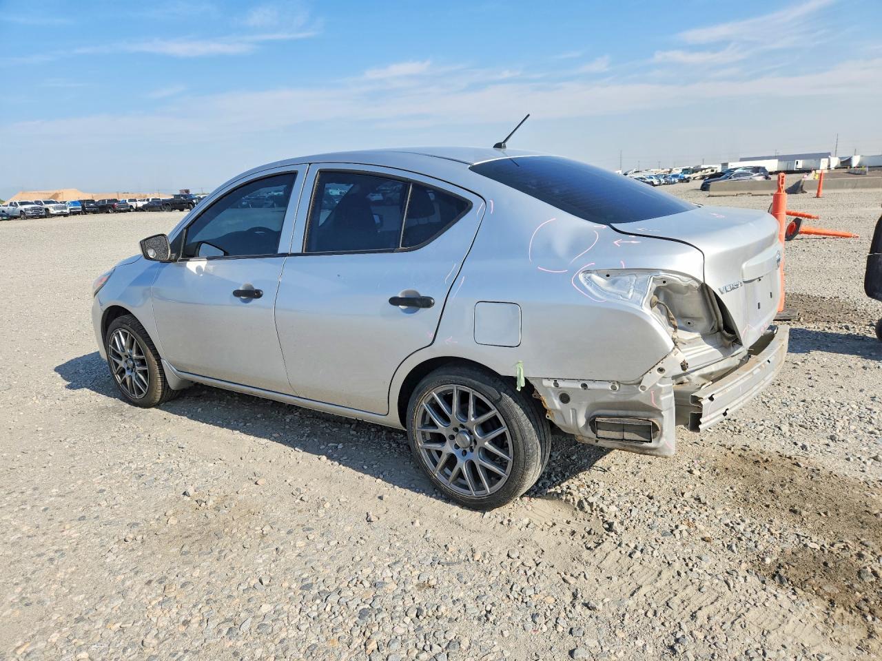 2019 Nissan Versa S - zdjęcie 2