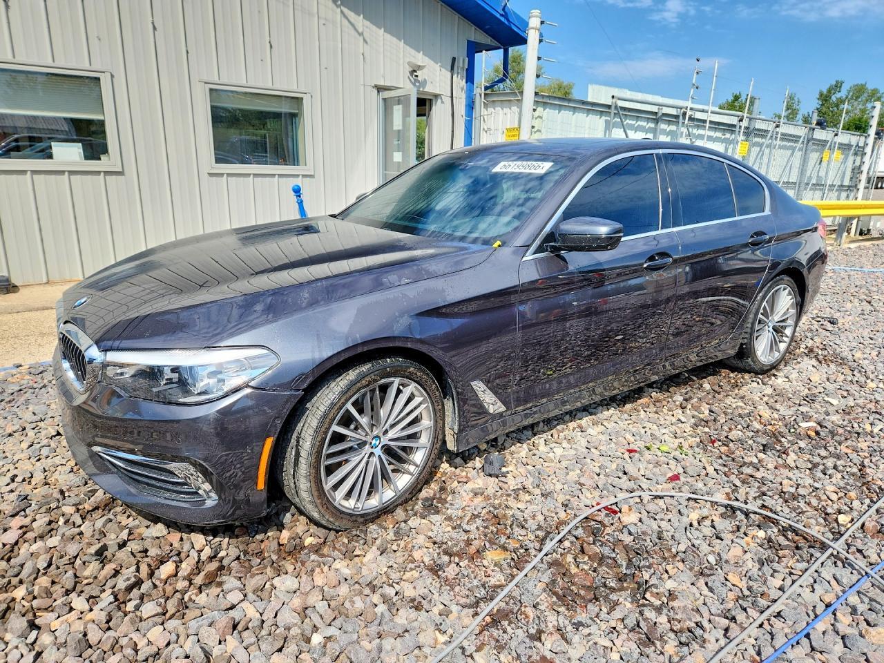 2019 BMW Seria 5 540i - zdjęcie główne