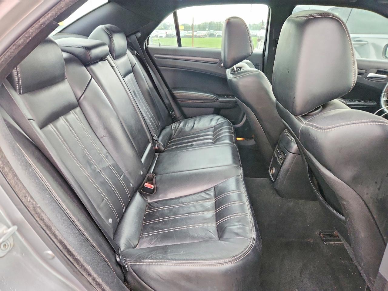 2014 Chrysler 300 S - zdjęcie 10