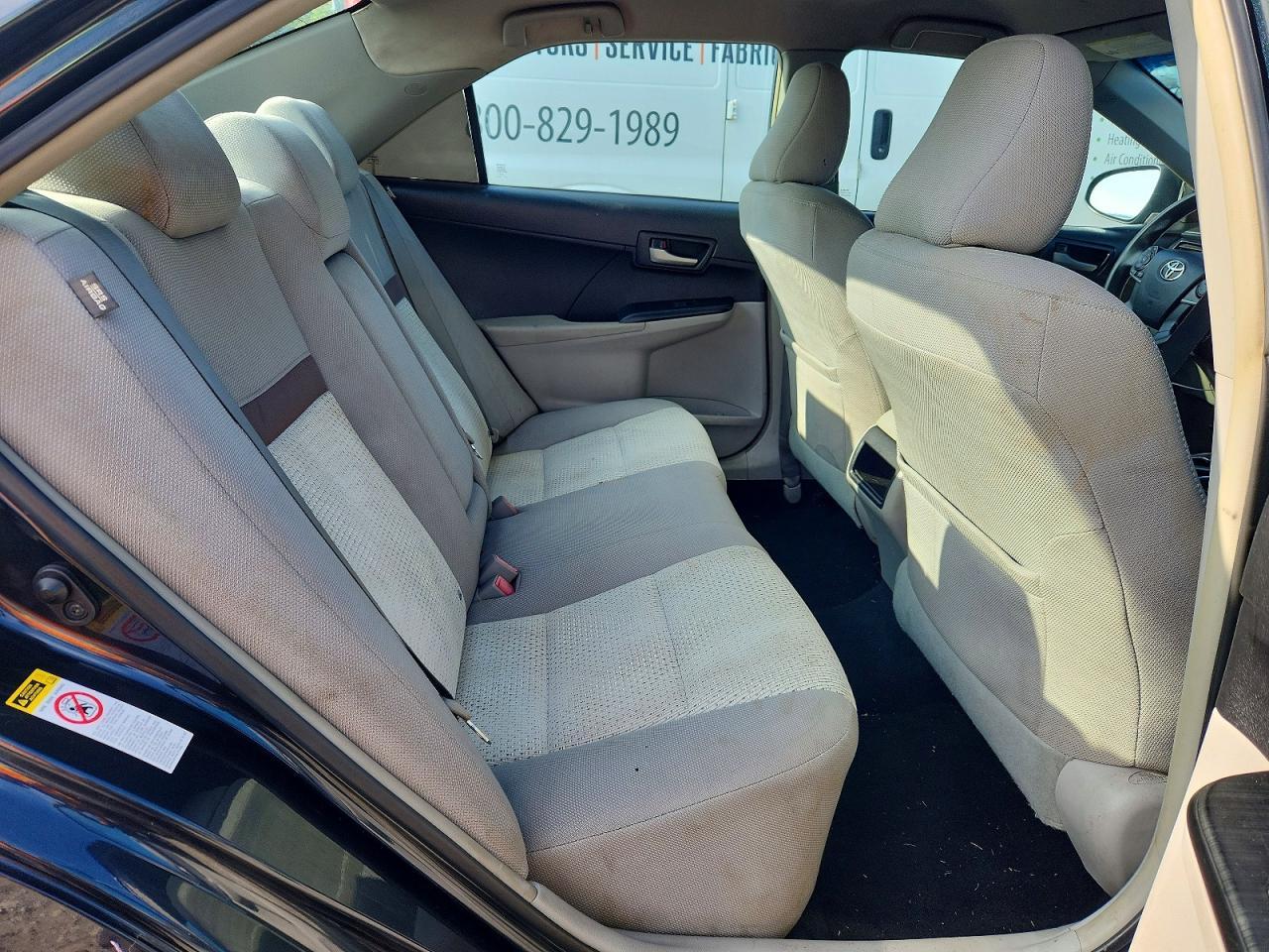 2014 Toyota Camry Le - zdjęcie 10