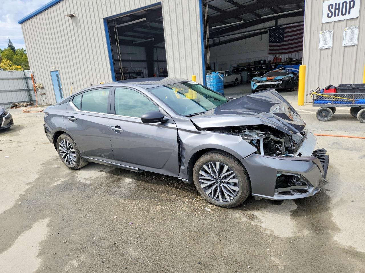 Nissan Altima - zdjęcie 4