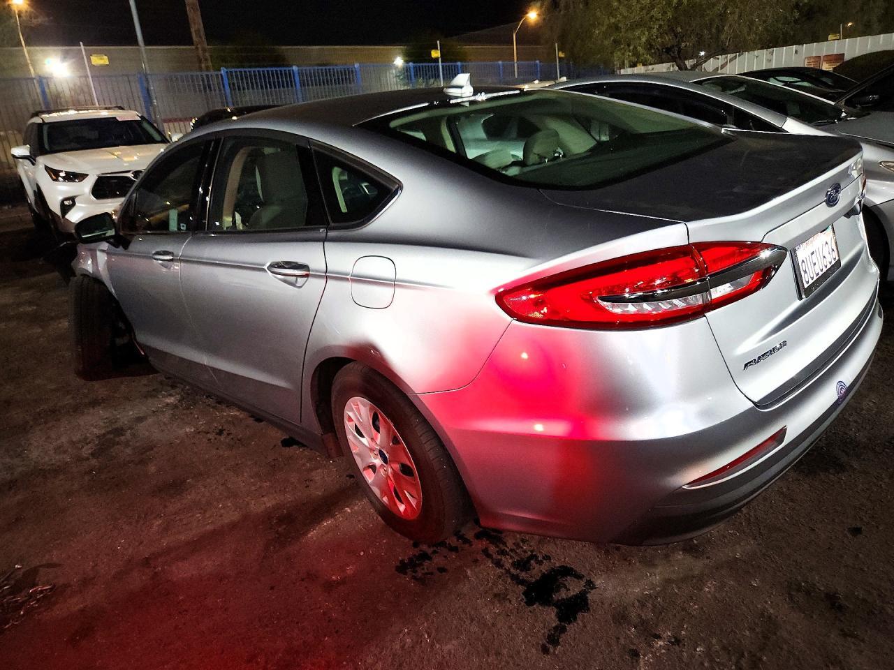 2020 Ford Fusion S - zdjęcie 2