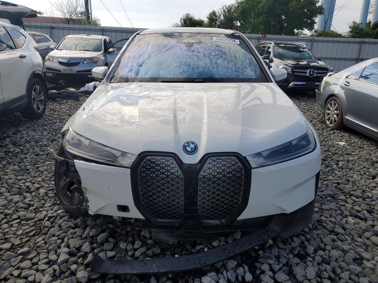 2025 BMW Ix xDrive50 - zdjęcie 5
