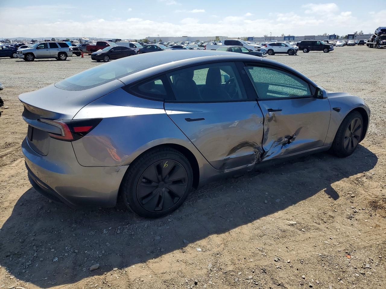 2024 Tesla Model 3 - zdjęcie 3
