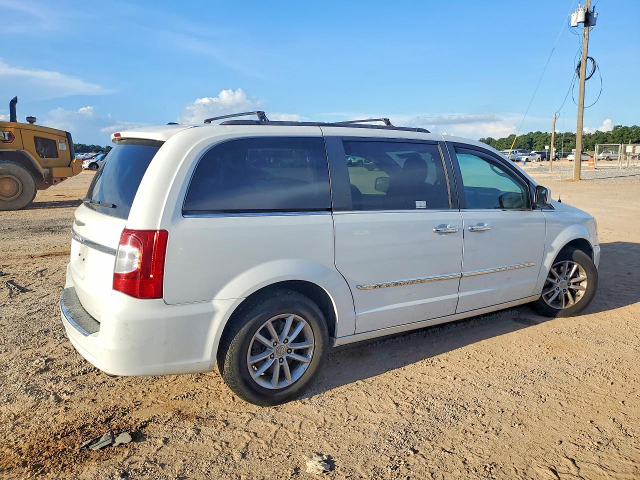 2016 Chrysler Town & Country Touring - zdjęcie 3