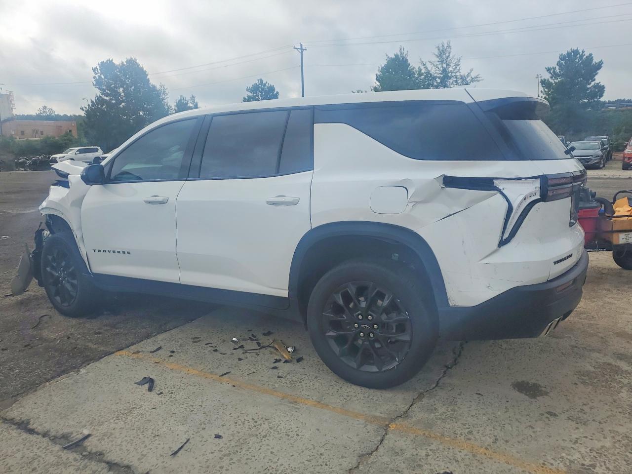 2024 Chevrolet Traverse Ls - zdjęcie 2