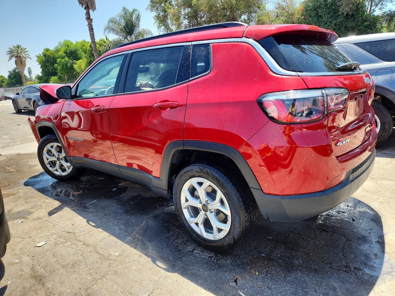 2025 Jeep Compass Latitude - zdjęcie 2