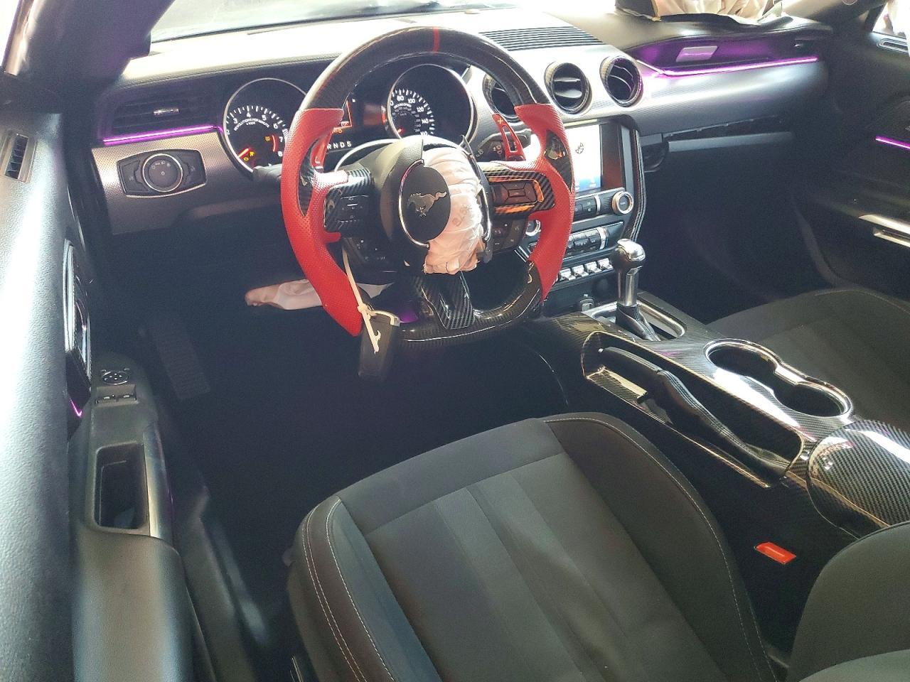 2019 Ford Mustang - zdjęcie 8