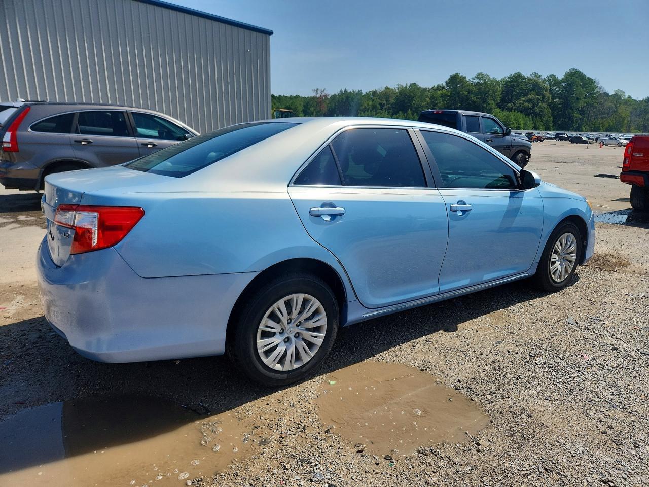 2025 Toyota Camry - zdjęcie 3