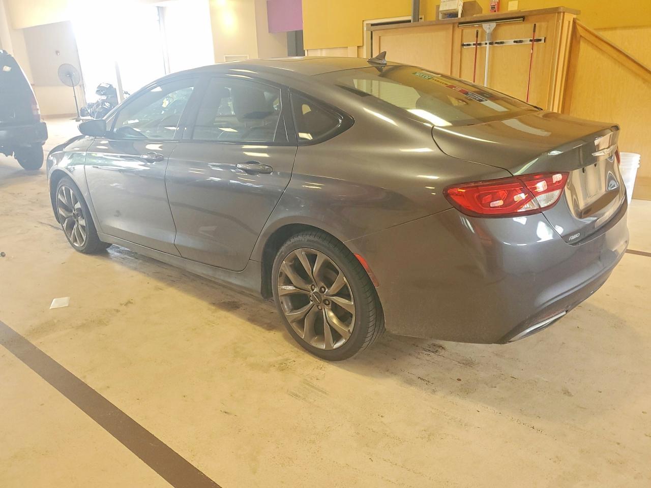 2015 Chrysler 200 S - zdjęcie 2